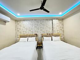 Hotel Rudra - near Ghats and Temple