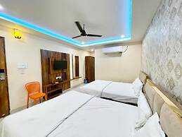 Hotel Rudra - near Ghats and Temple