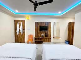 Hotel Rudra - near Ghats and Temple