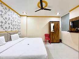 Hotel Rudra - near Ghats and Temple