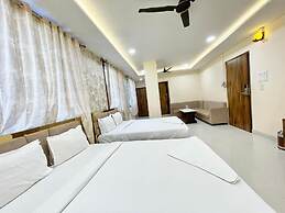 Hotel Rudra - near Ghats and Temple