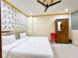 Hotel Rudra - near Ghats and Temple