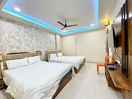 Hotel Rudra - near Ghats and Temple