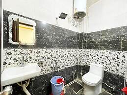 Hotel Rudra - near Ghats and Temple