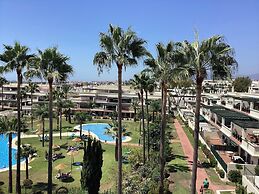 Marbella Retreat - 2 Beds - Sleeps 5 - Pool