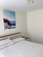 Marbella Retreat - 2 Beds - Sleeps 5 - Pool