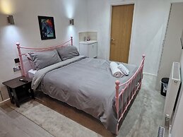 Sunset View Retreat in Wednesbury