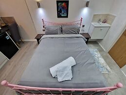 Sunset View Retreat in Wednesbury