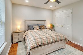 3 Mi to Oglethorpe Mall: Home w/ Fenced Yard!