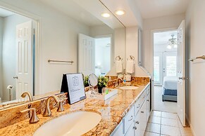 Dock & Outdoor Entertainment: Home on Lake Conroe