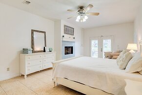 Dock & Outdoor Entertainment: Home on Lake Conroe