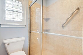 Dock & Outdoor Entertainment: Home on Lake Conroe