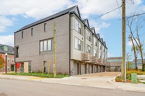 Near Downtown: Luxury Townhome in Bentonville!