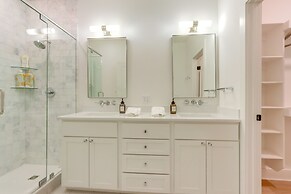 Near Downtown: Luxury Townhome in Bentonville!