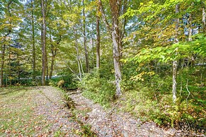 Treehouse Chalet Near Mt. Snow w/ On-site Trails!