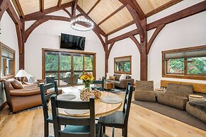 Bear Lodge Waterfront Cabin w/ Level 2 EV Charger