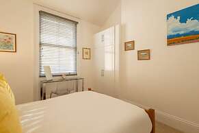 Host Stay Chatsworth Court Apartment