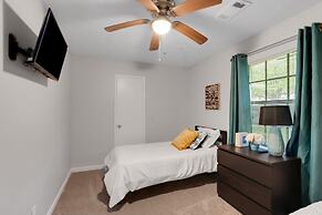 Family-friendly 3br Oasis In Powder Springs 3 Bedroom Home