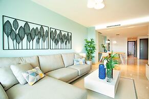 Spacious Apartment With Garden