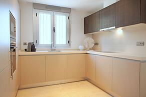 Spacious Apartment With Garden