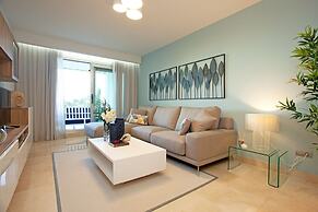 Spacious Apartment With Garden