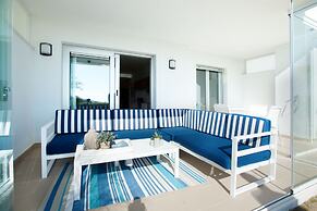 Spacious Apartment With Garden