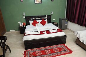 Hotel Ashray Noida