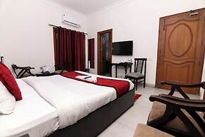 Hotel Ashray Noida