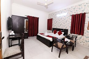 Hotel Ashray Noida