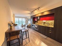Comfy Suites Rogers Centre Free Parking