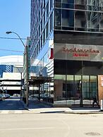 Comfy Suites Rogers Centre Free Parking