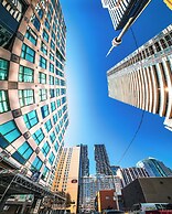 Comfy Suites Rogers Centre Free Parking