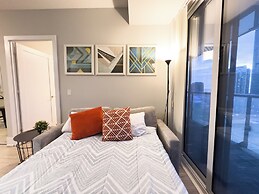 Comfy Suites Rogers Centre Free Parking