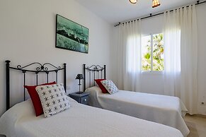 Pretty Apartment With Balcony