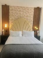 Plush Penthouse With Terrace