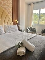 Plush Penthouse With Terrace