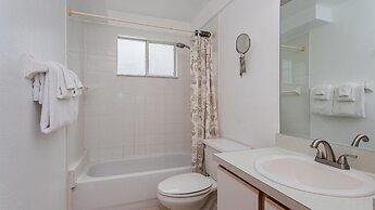 Villas at Island Club Community, Pools, Jacuzzi and More!