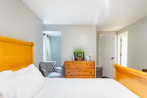 Relax in Style Clean Comfy in a Prime 1ZB