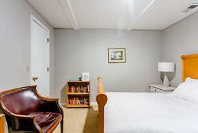 Relax in Style Clean Comfy in a Prime 1ZB