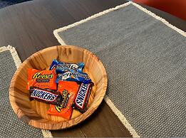 Relax in Style Clean Comfy in a Prime 1ZB