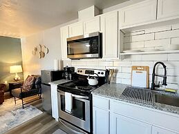 Serene 1BR Escape Near Bricktown - 32A