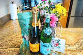 Modern & Central Oceanview Vistas