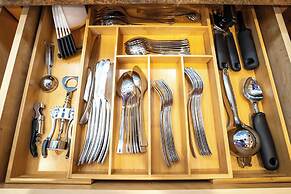 Modern & Central Oceanview Vistas