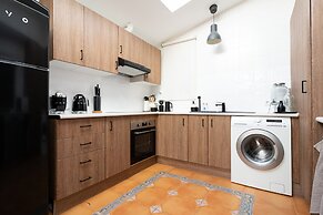 Cosy Holiday Home Near Beach