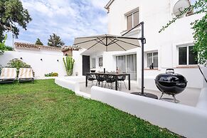 Cosy Holiday Home Near Beach