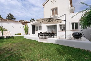 Cosy Holiday Home Near Beach