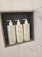 Kelingking Paradise Suites Villa