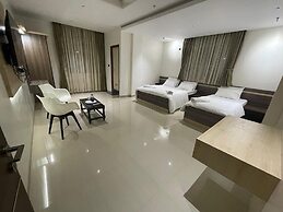 Model Grand Inn