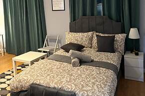 Studio - Sleeps 2 - Parking - Close to Paddington