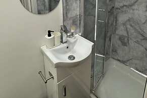 Studio - Sleeps 2 - Parking - Close to Paddington